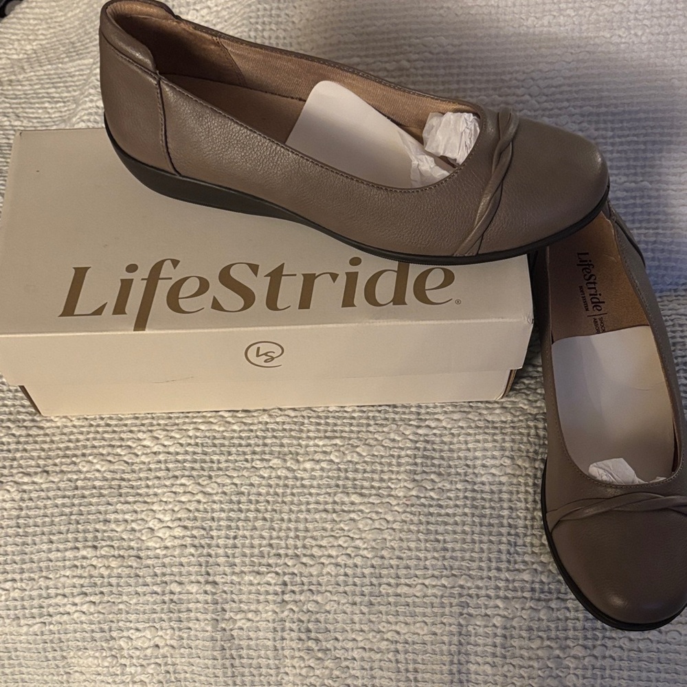 Life Stride Women's Taupe Loafers